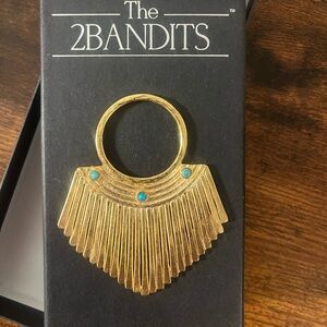 The 2Bandits Gold Pendant with Turquoise Accents